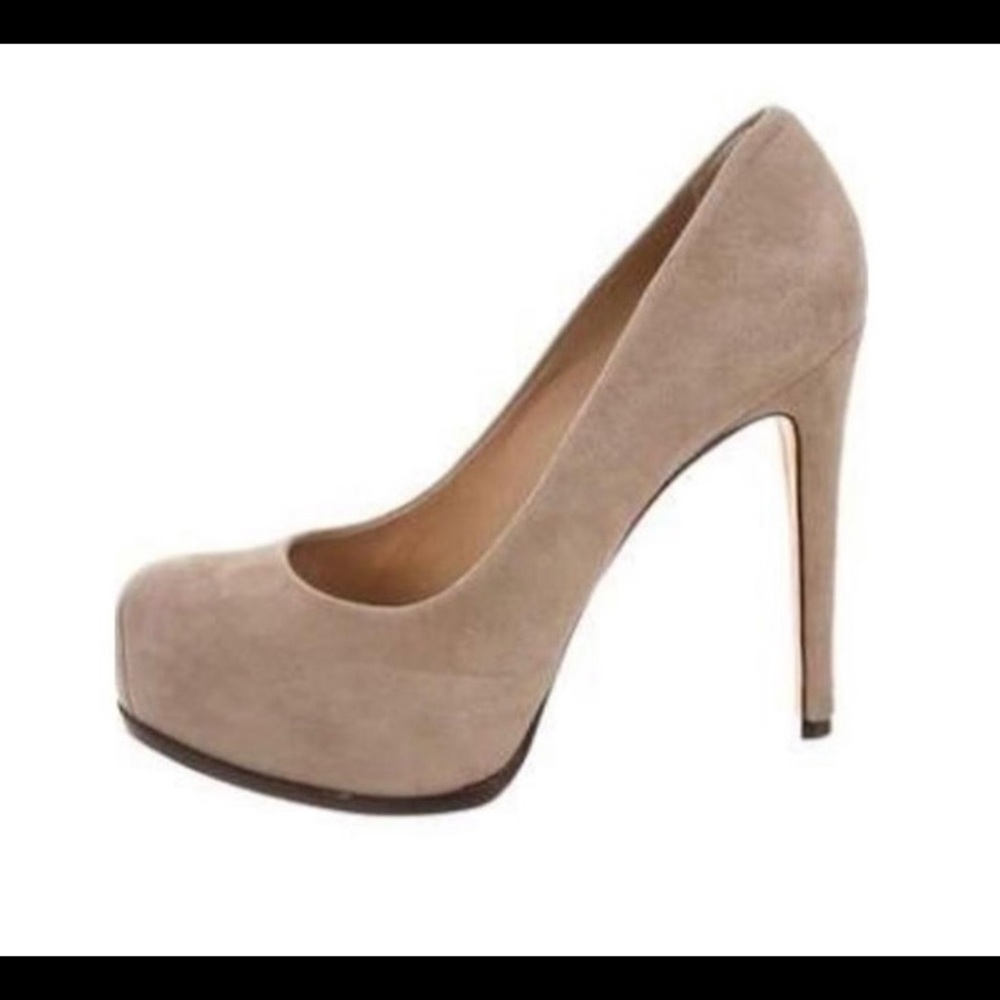 Pour La Victoire Grey Platform Heel size 6 1/2